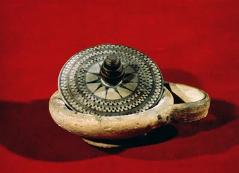 Etruski pojemnik na perfumy (ceramiczne)